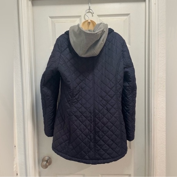 Tommy Hilfiger Women's Navy Quilted Jacket w/ Zip-insert Hoodie-Medium -
EUC - Picture 8 of 11